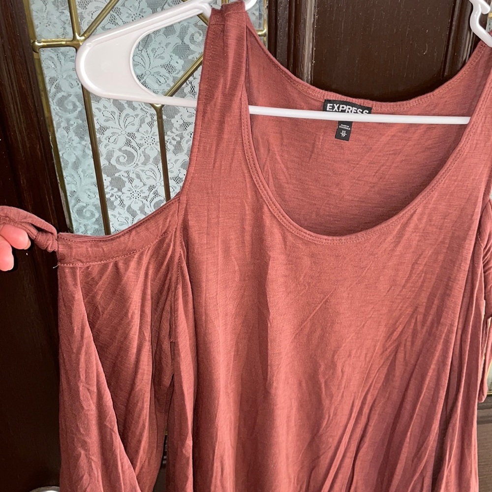 Women’s cold shoulder casual top